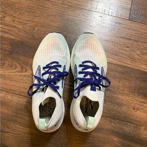 Brooks Levitate Stealthfit Women’s size 8.5
